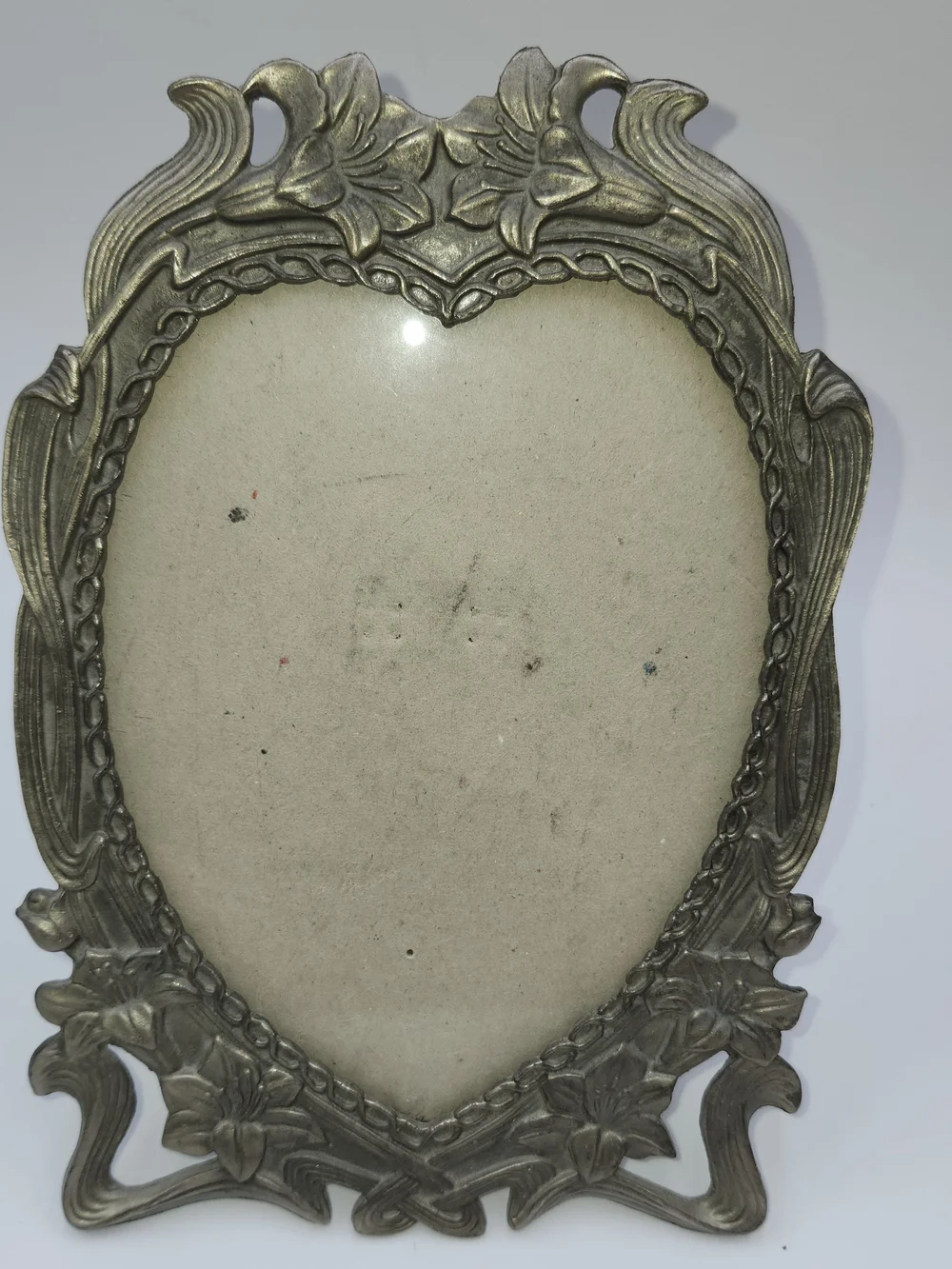 Vintage Ornate Antique-Style Silver Tone Flower Tulip Heart Picture Frame